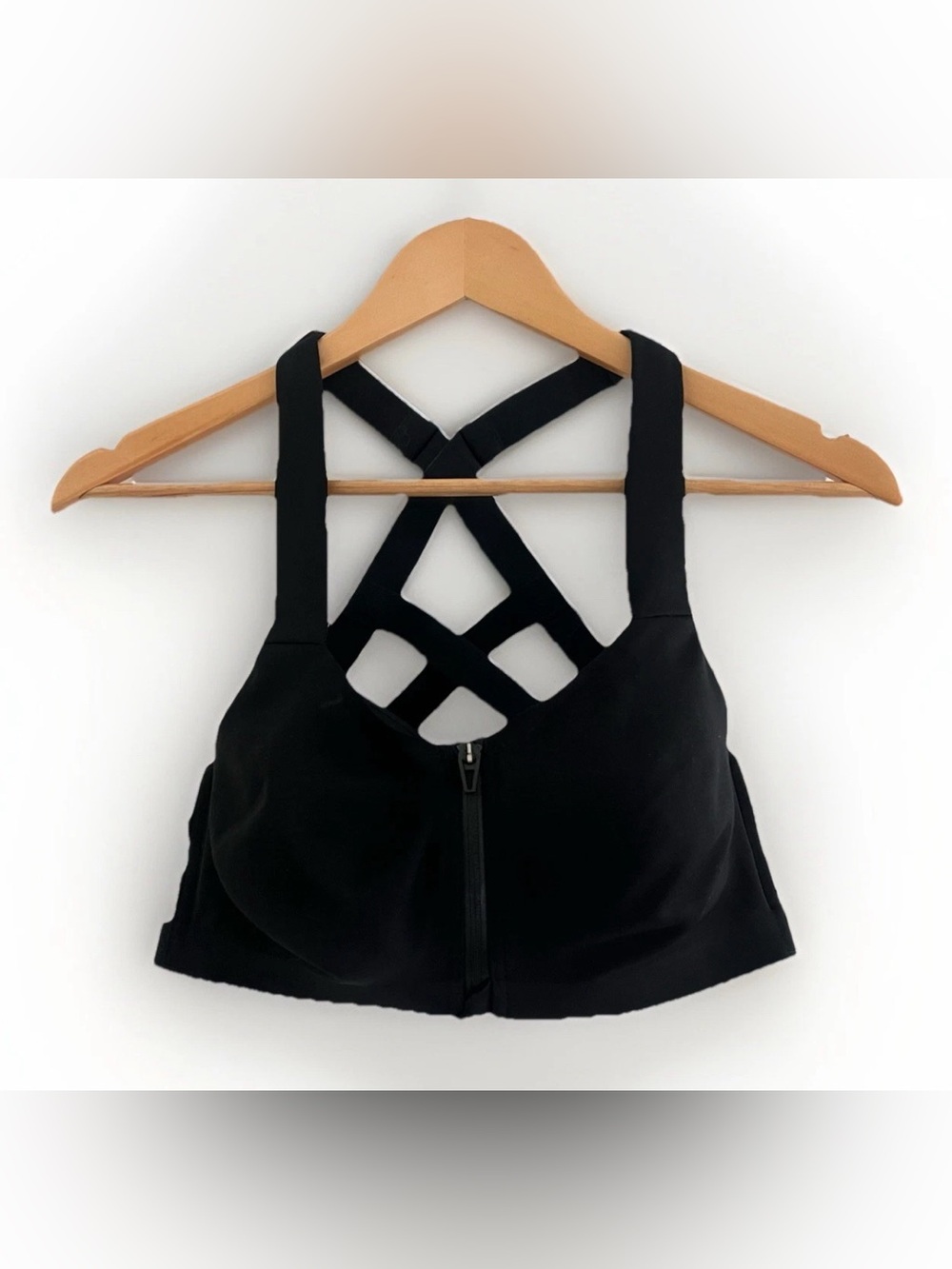 Victoria Secret Knockout Front Zip Strappy Back Sports Bra 34D Black